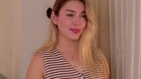 Snapshot of mia_white11 chatting on 07/29/26, 02:37 Mia White online show from 07/29/26, 02:37