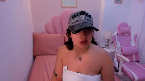 mia_yeager online show from 09/22/25, 04:36