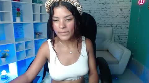 Mia online show from 03/10/25, 02:39