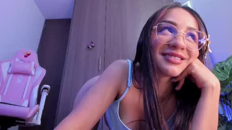 mia  nicolle online show from 02/20/25, 05:33
