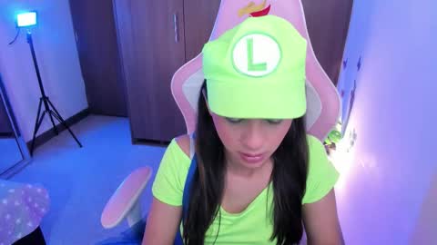 Snapshot of miaa_06 chatting on 11/01/25, 01:18 mia nicolle online show from 11/01/25, 01:18