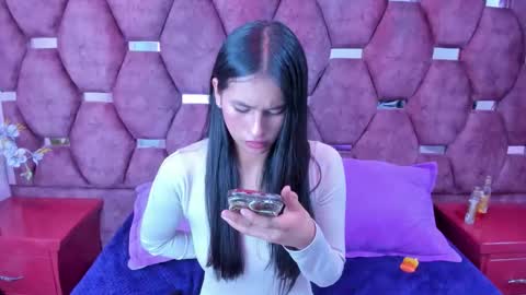 Snapshot of miaa_davis_ chatting on 12/18/25, 02:39 miaa_davis_ online show from 12/18/25, 02:39