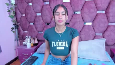 Snapshot of miaa_davis_ chatting on 02/05/26, 02:27 miaa_davis_ online show from 02/05/26, 02:27