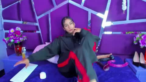 Snapshot of miaa_davis_ chatting on 02/25/26, 02:43 miaa_davis_ online show from 02/25/26, 02:43
