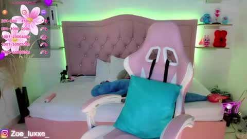 Mia online show from 05/08/26, 10:04