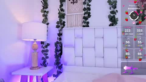 Snapshot of miaa_gh1 chatting on 10/29/25, 12:18 Mia online show from 10/29/25, 12:18