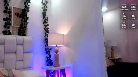 Mia online show from 06/17/26, 11:23