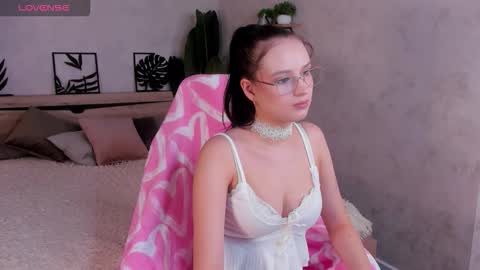 Snapshot of miaa_hill chatting on 03/10/26, 10:20 Mia online show from 03/10/26, 10:20