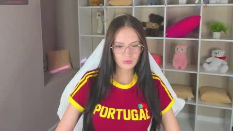 Snapshot of miaa_hill chatting on 04/14/26, 11:05 Mia online show from 04/14/26, 11:05