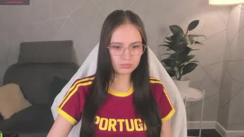 Snapshot of miaa_hill chatting on 04/16/26, 11:33 Mia online show from 04/16/26, 11:33