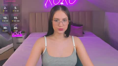 Snapshot of miaa_hill chatting on 04/20/26, 11:24 Mia online show from 04/20/26, 11:24