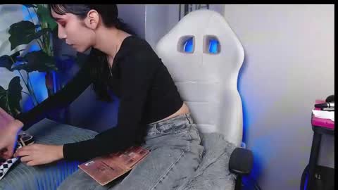 Snapshot of miaa_lee777 chatting on 10/16/25, 08:54 miaa_lee777 online show from 10/16/25, 08:54