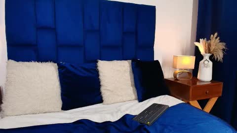 Mia online show from 10/14/25, 06:52