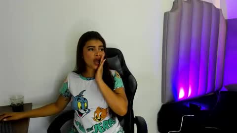 Mia online show from 10/19/25, 12:39