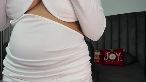 Mia online show from 12/09/24, 03:40