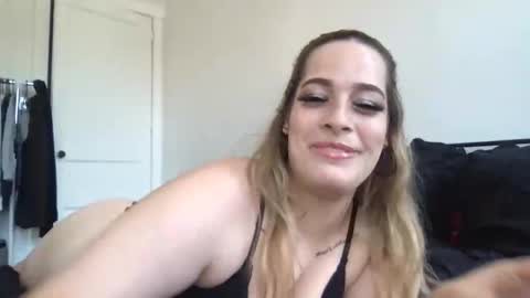 Mia Moji online show from 05/10/26, 04:12