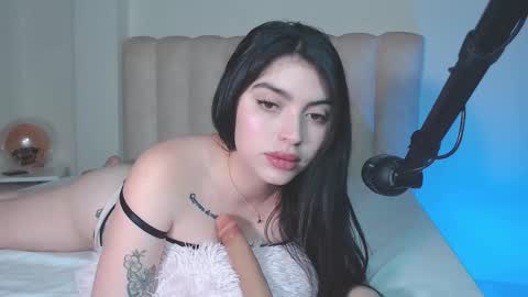 Mia  online show from 10/02/25, 07:10