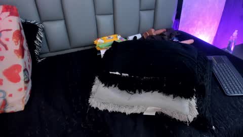 Mia online show from 01/08/25, 03:07