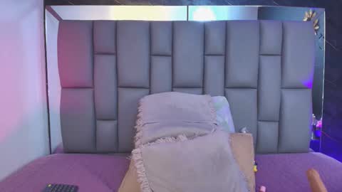 Mia online show from 09/22/25, 12:07