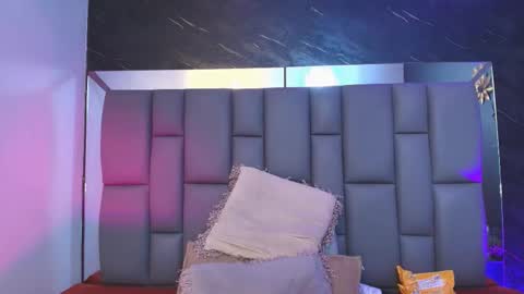 Mia online show from 10/18/25, 12:06