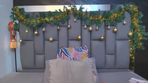 Mia online show from 12/15/25, 12:09