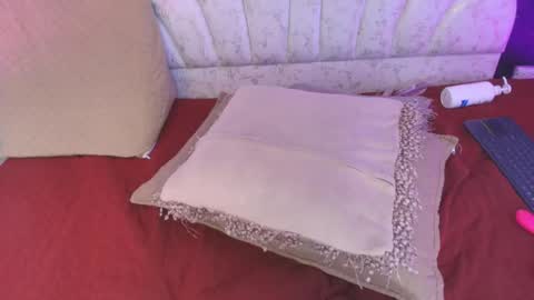 Mia online show from 06/03/26, 02:33