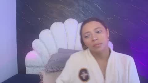 Mia online show from 06/12/26, 12:04