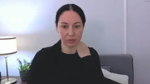 Mia online show from 06/14/26, 06:48