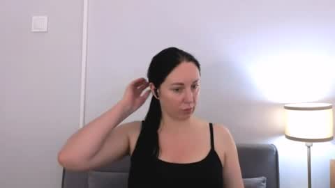 Mia online show from 07/28/26, 11:17