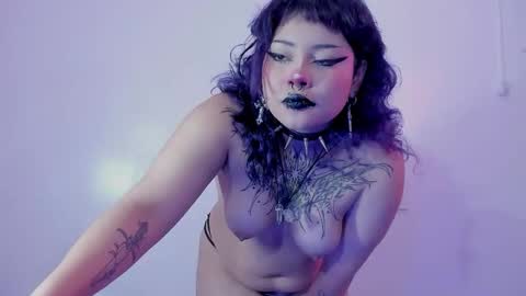 Snapshot of miaamane chatting on 10/10/25, 04:11 Mia online show from 10/10/25, 04:11