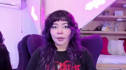 Snapshot of miaamane chatting on 11/05/25, 04:01 Mia online show from 11/05/25, 04:01