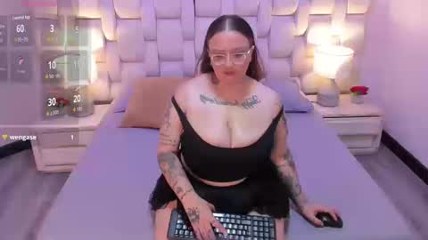 Snapshot of miaandmolly_ chatting on 09/27/25, 04:12 mia red hair molly short hair online show from 09/27/25, 04:12