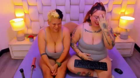 Snapshot of miaandmolly_ chatting on 12/02/25, 01:44 mia red hair molly short hair online show from 12/02/25, 01:44