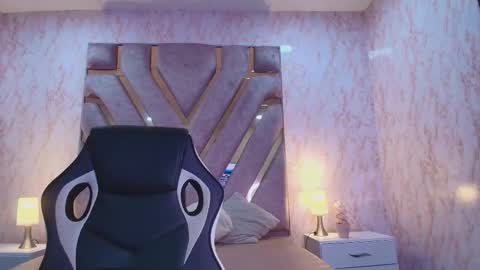 Snapshot of miaarld chatting on 12/16/25, 08:03 Im Miss Mia online show from 12/16/25, 08:03