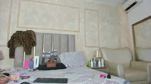 Miaasummer online show from 06/13/26, 11:41