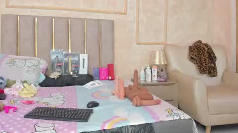 Miaasummer online show from 07/05/26, 12:01
