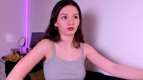 Snapshot of miabellee_ chatting on 03/25/26, 06:58 mia online show from 03/25/26, 06:58