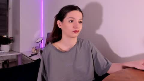Snapshot of miabellee_ chatting on 04/02/26, 11:02 mia online show from 04/02/26, 11:02