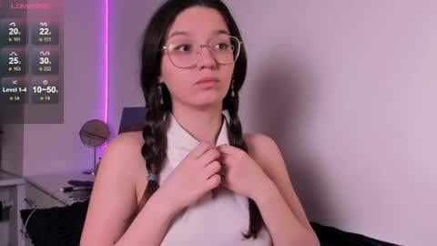 Snapshot of miabellee_ chatting on 05/06/26, 11:54 mia online show from 05/06/26, 11:54
