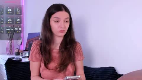 Snapshot of miabellee_ chatting on 05/18/26, 06:52 mia online show from 05/18/26, 06:52