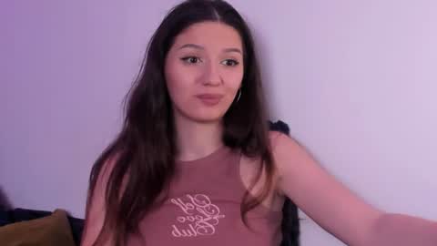 Snapshot of miabellee_ chatting on 06/18/26, 10:47 mia online show from 06/18/26, 10:47