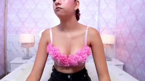 Snapshot of miabloom19 chatting on 06/11/26, 12:08 Mia online show from 06/11/26, 12:08