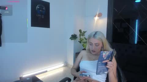 MiaCarper online show from 02/10/26, 09:41