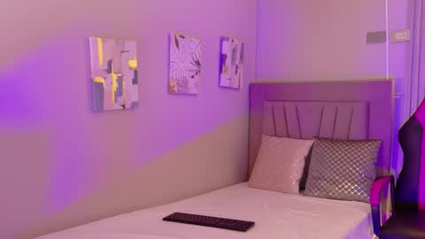 Snapshot of miacarterr_ chatting on 12/05/25, 12:14 Mia online show from 12/05/25, 12:14