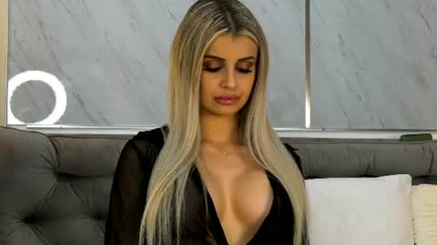 Mia online show from 06/15/26, 07:27