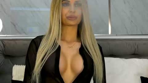 Mia online show from 06/19/26, 06:12