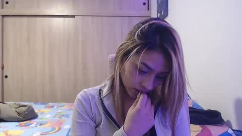 Snapshot of miacollings1 chatting on 10/11/25, 02:22 Miia online show from 10/11/25, 02:22