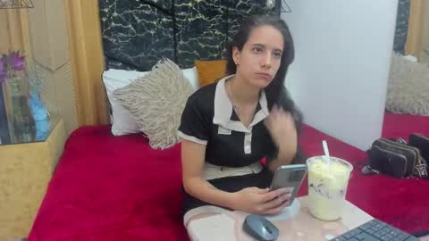 Snapshot of miacours chatting on 04/05/26, 03:31 MiaCours online show from 04/05/26, 03:31
