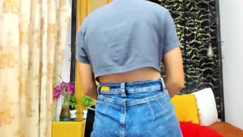 Snapshot of miacours chatting on 05/17/26, 02:13 MiaCours online show from 05/17/26, 02:13
