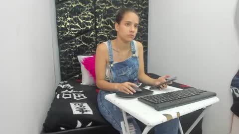 MiaCours online show from 06/21/26, 04:20